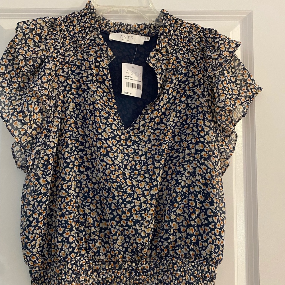 ASTR The Label V neck flutter short sleeve blouse